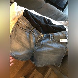 GAP Women's Maternity True Waistband Full Panel 4" Denim Shorts